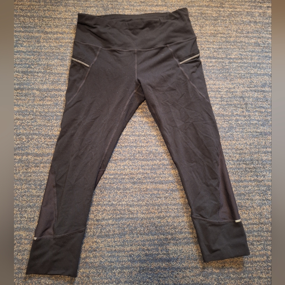 Athleta black capri Leggings